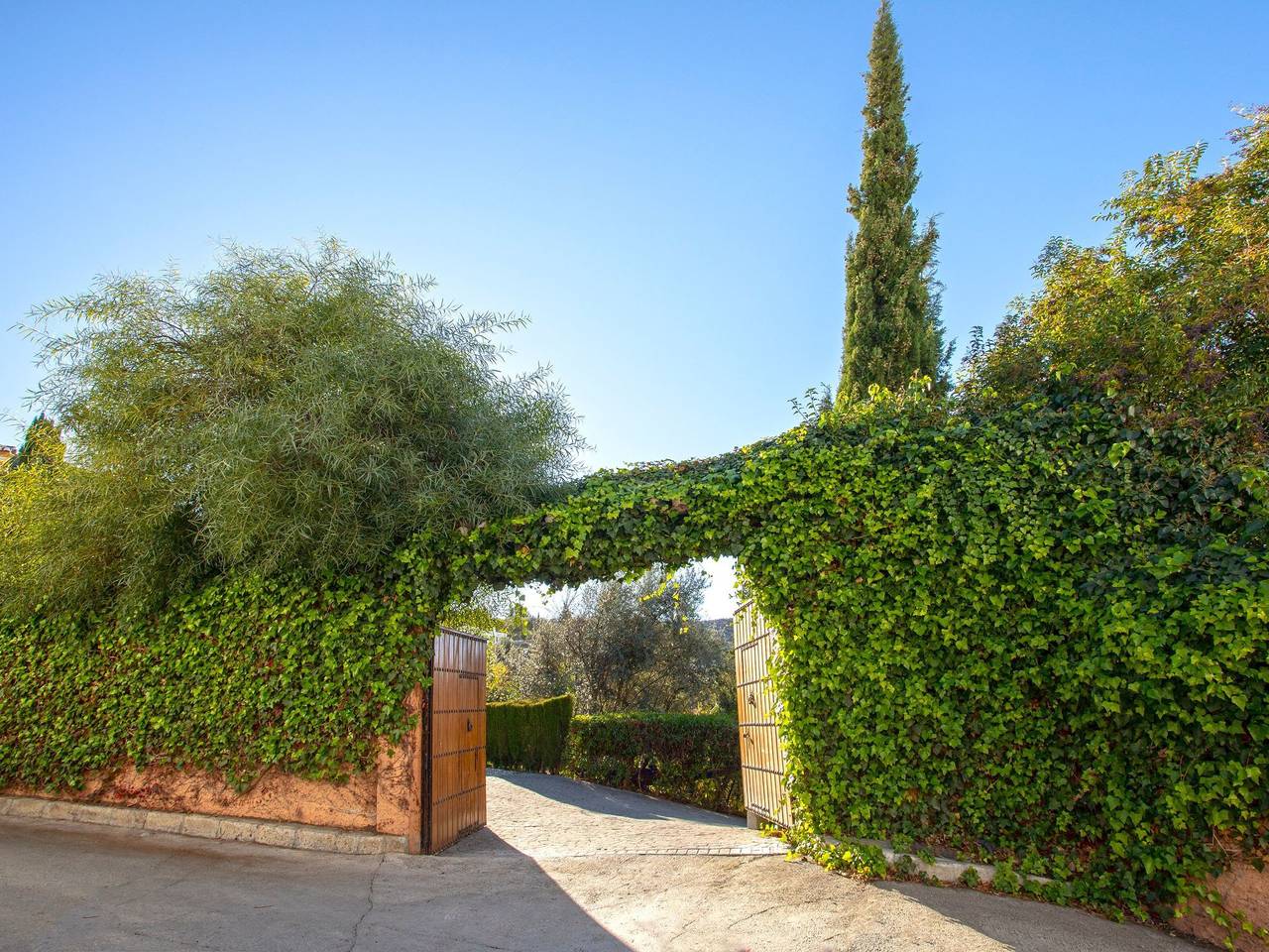 Beheiztes Hallenbad und Freibad in Alcaucín, Málaga Provinz