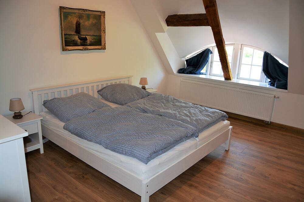 Ganze Wohnung, Schwalbennest - Gutshaus Redentin in Krusenhagen, Neuburg