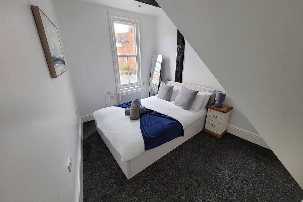Ganze Wohnung, Wallgate apartment A- cosy grade Ii listed apartment with roman wall in garden in Colchester, Essex