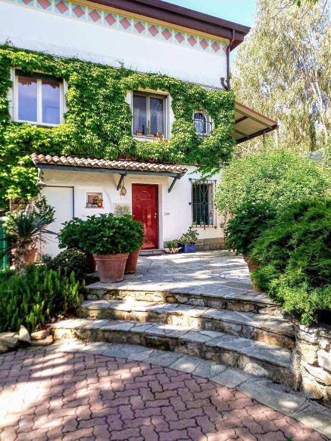 Chambre d’hôte pour 2 personnes, avec Balcon ainsi que Jardin et Vue à Camporosso
