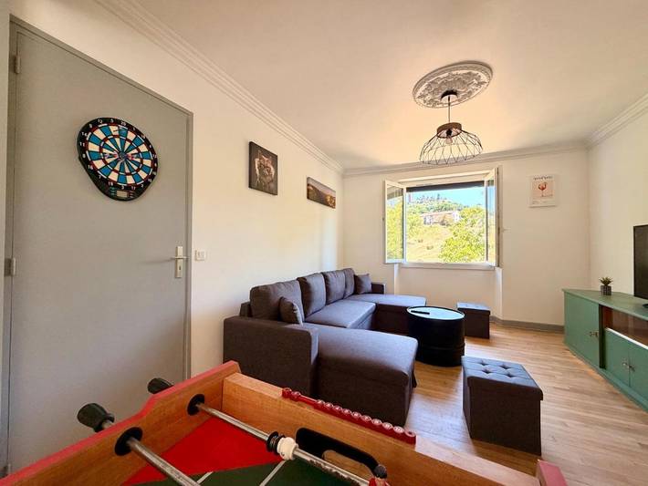 Location de vacances pour 12 personnes, avec Balcon et Terrasse ainsi que Jardin et Vue à Saint-Laurent-les-Tours