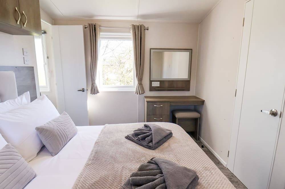 Primrose Lodge, pet friendly, luxury holiday cottage in Staithes in Runswick Bay, North York Moors National Park