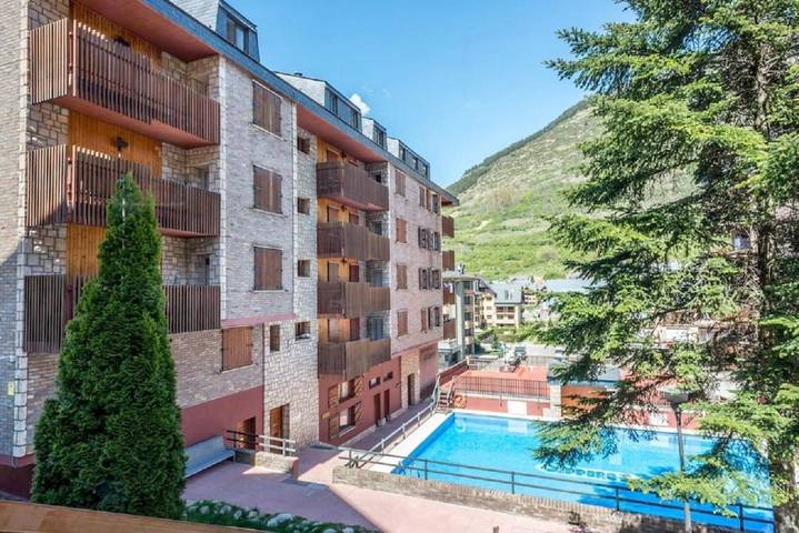 Location de vacances pour 6 personnes, avec Terrasse et Jardin ainsi que Piscine et Sauna à Vielha e Mijaran