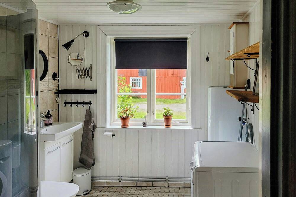 Ländliches Haus aus dem 19. Jahrhundert in der Nähe von Götlunda in Arboga, Hjälmaren