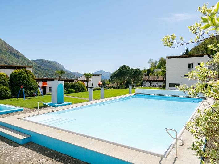 Ferienwohnung für 4 Personen, mit Balkon und Garten sowie Ausblick und Kinderpool im Ticino