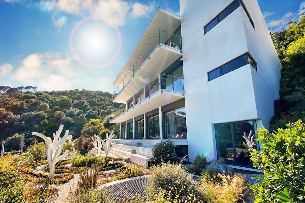 Luxury w\/ Sea Views 15 min to central Barcelona! in Badalona, Costa del Maresme