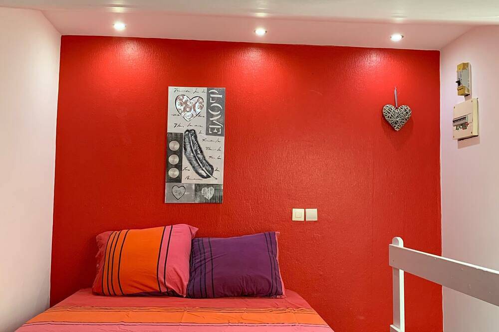 Waterfront vacation home in Port-de-Bouc, Istres region