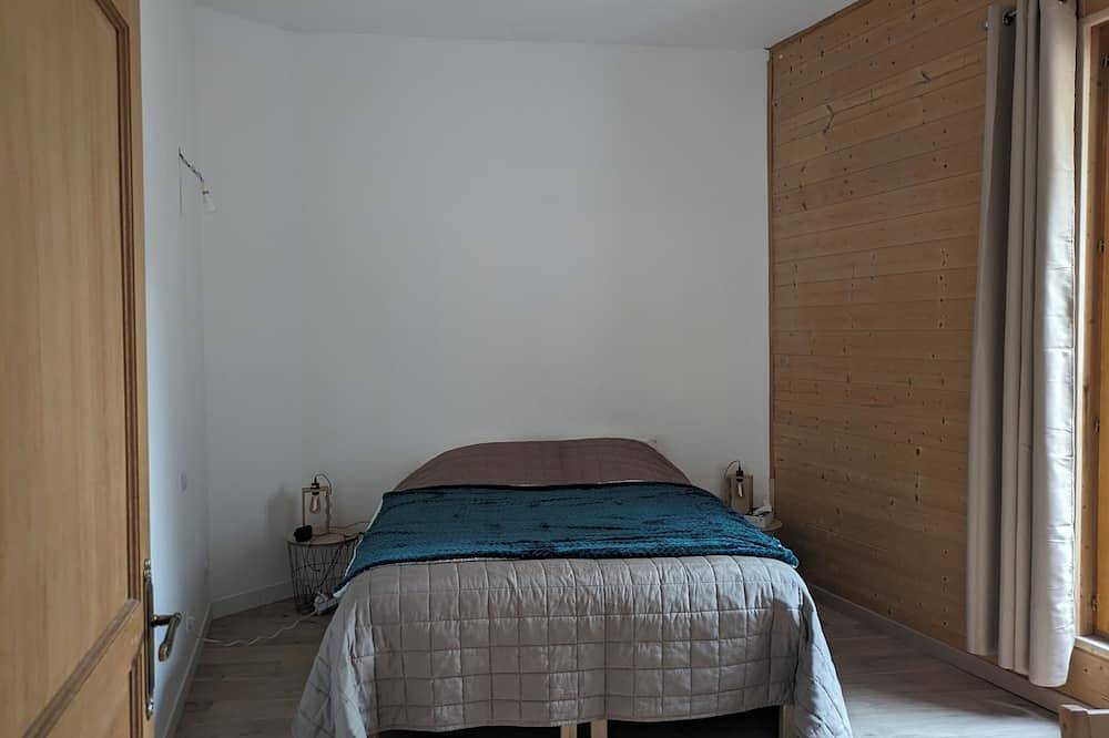 Apartamento entero, Large 3-room apartment in the heart of Sommières village, in a 16th century building in Sommières, Region de Nimes