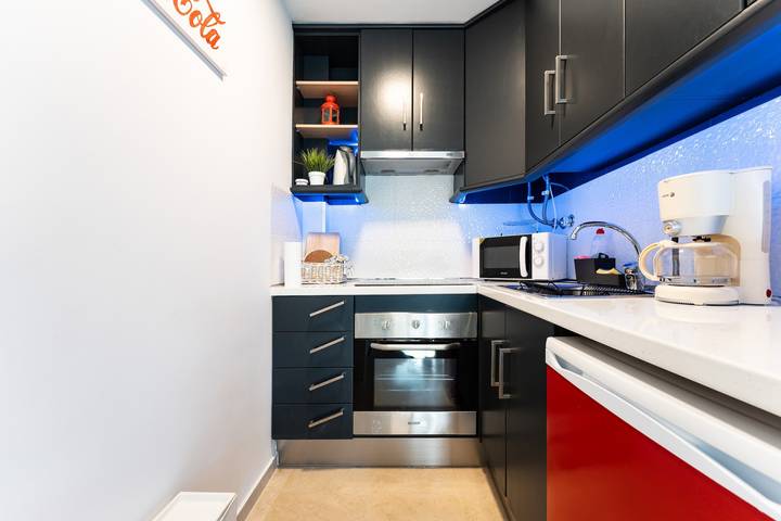 Entire apartment, Apartment 'Mi Patio, Port Of Cabopino' with Shared Pool, Wi-Fi and Air Conditioning in Playa Cabopino, Marbella