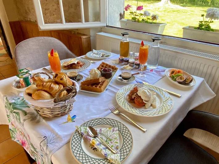 Location de vacances pour 2 personnes, avec jardin ainsi que vue et piscine à Luzillé - 4