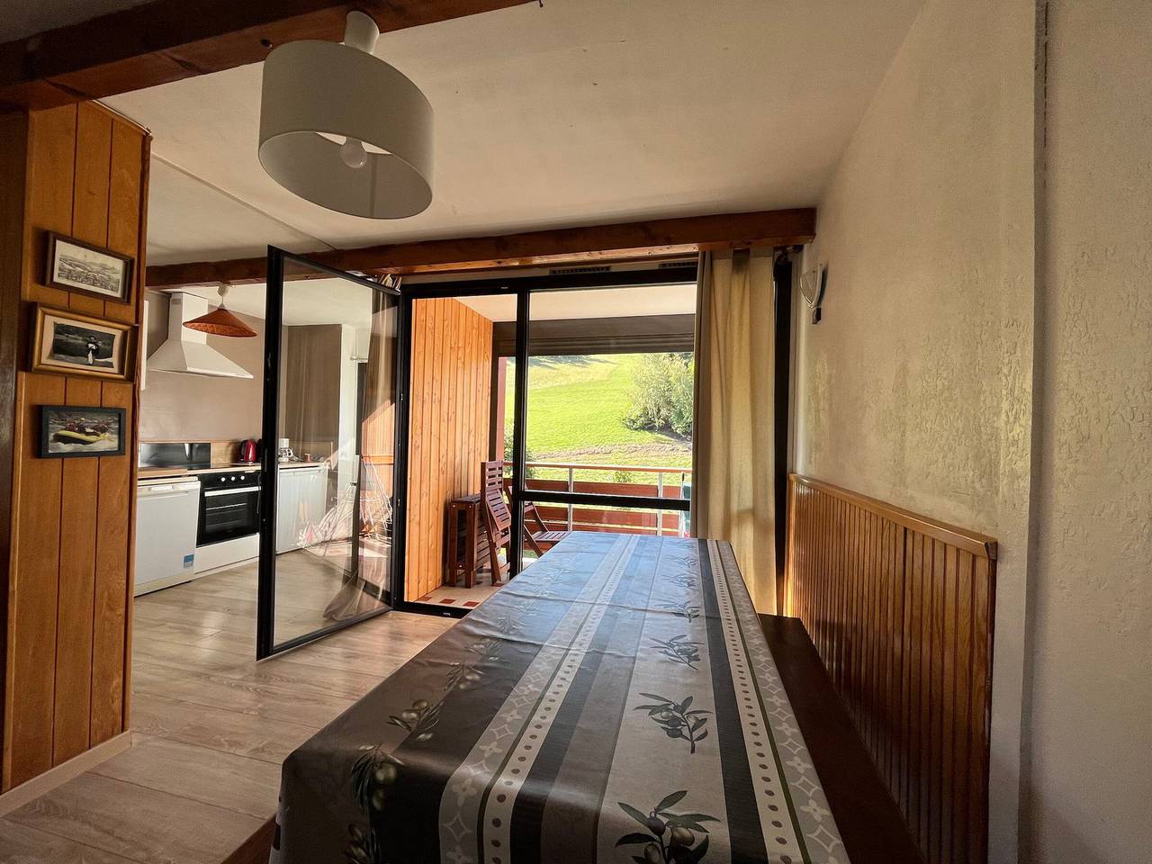 Appartement entier, T2 spacieux face aux pistes - 6 pers, Sud, Confort in Le Sauze, Enchastrayes