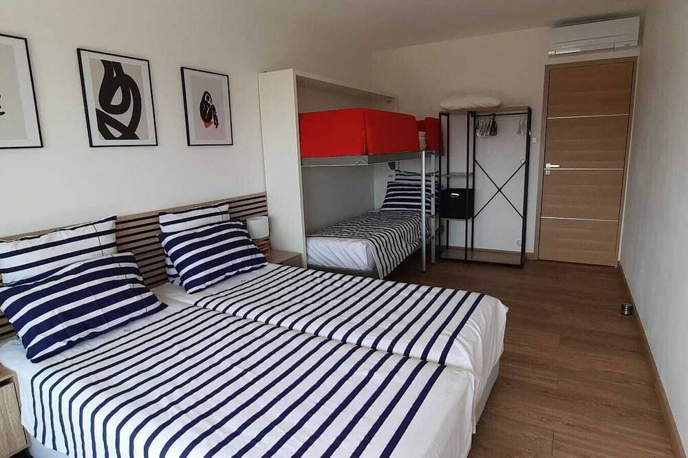Entire apartment, Upper Cassis with ocean views, 92m² air-conditioned apartment, swimming pool in the complex in Cassis, Calanques National park