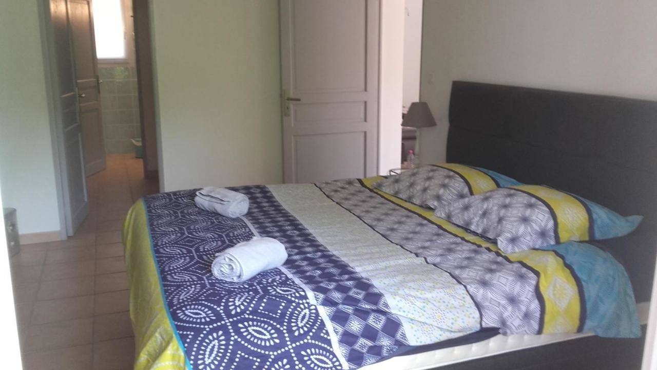 Double Room with Private External Bathroom in Le Luc, Région de Draguignan