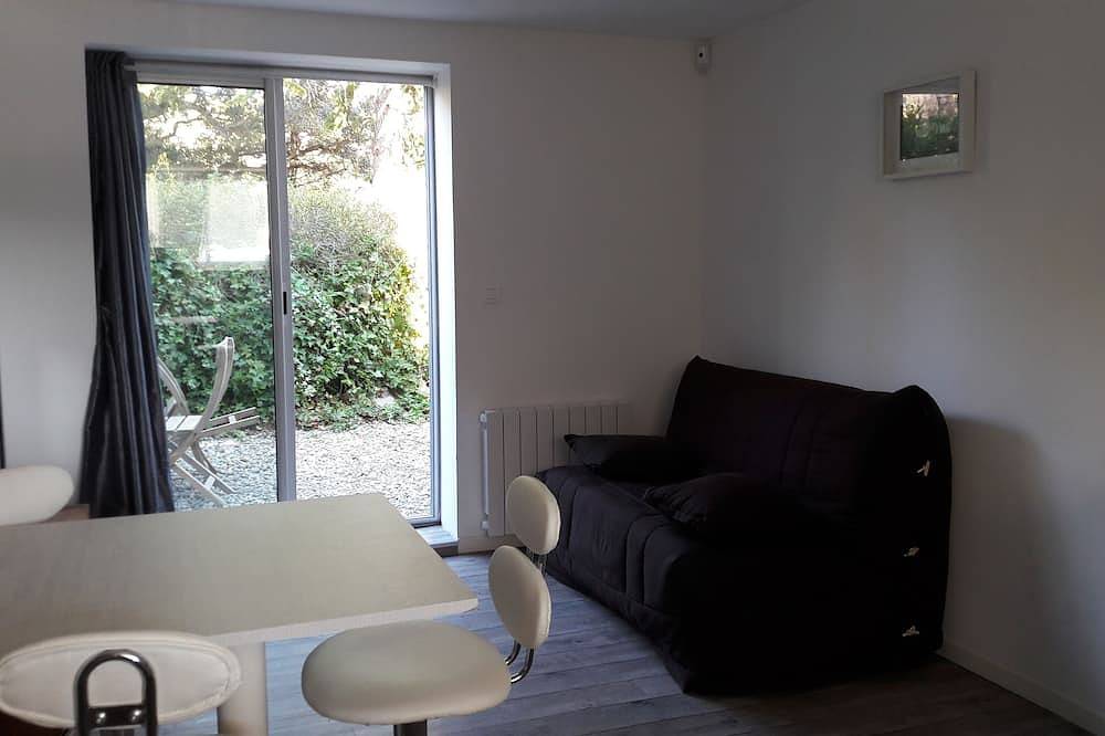 Entire apartment, Housing with garden near Cassis in Carnoux-en-Provence, Marseille region