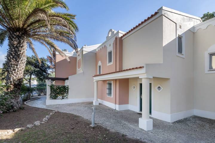 Apartment for 6 people, with Balcony and Balcony/Terrace as well as Hot tub and Terrace in Quinta do Lago