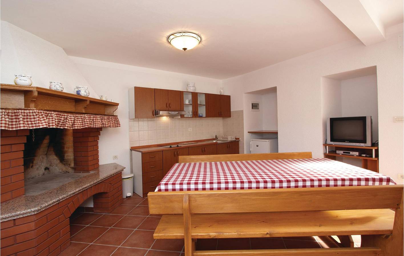 Ganze Ferienwohnung, Gemütliches Apartment mit Meerblick, Terrasse und Parkplatz in Plomin in Plomin, Ostküste Istrien
