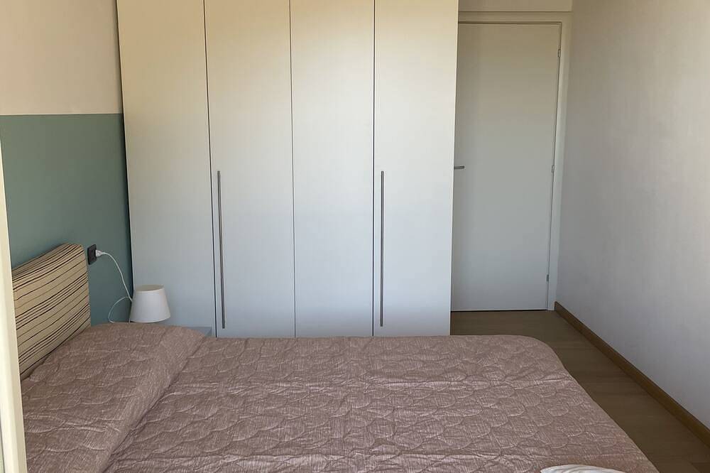 Ganze Wohnung, Family apartment with swimming pool and carport in Sale Marasino, Iseosee