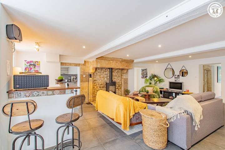 Gîte pour 6 personnes, avec piscine ainsi que jardin et terrasse, animaux acceptés