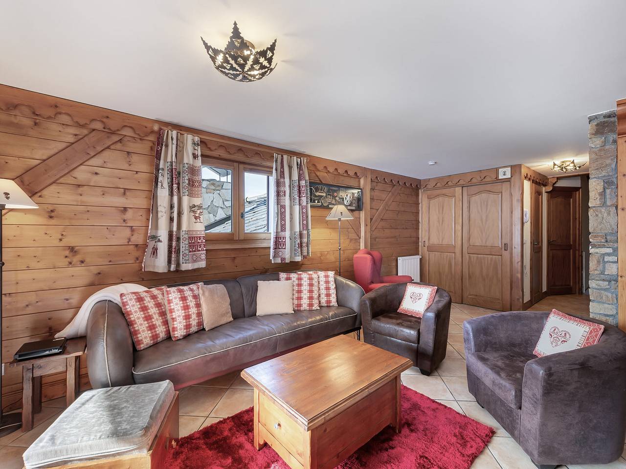 Geheel appartement, Bright duplex 8 people, ski-in/ski-out, pool & spa Méribel in Meribel Village, Courchevel