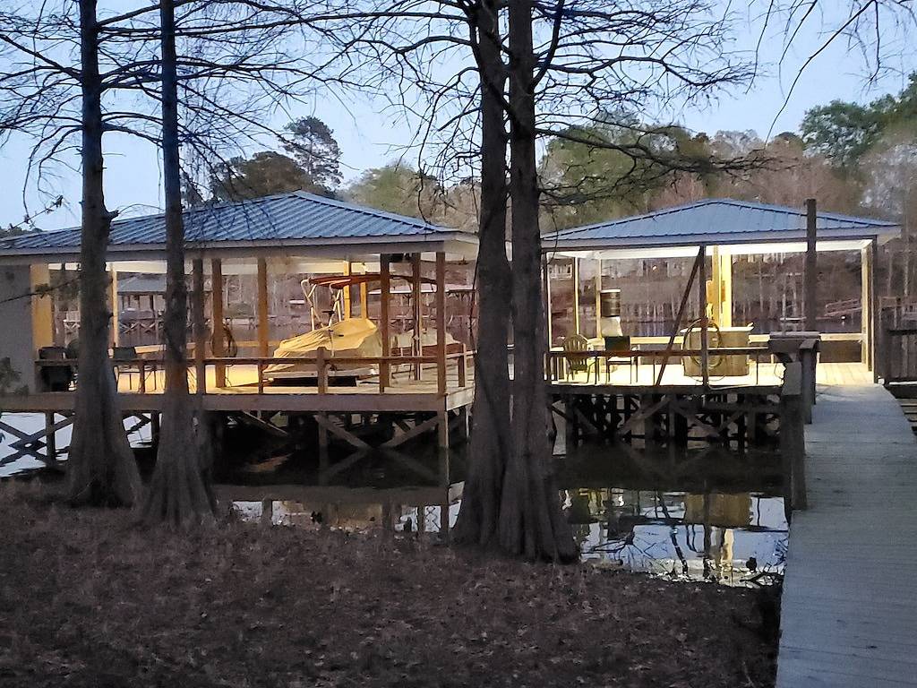 Family Lake Getaway/Fisherman's Paradise with private boat ramp in Toledo Bend Reservoir