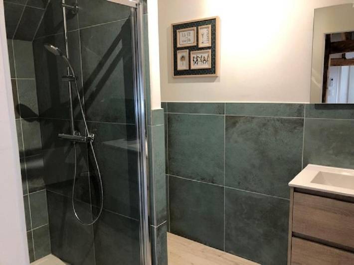 Gîte pour 2 personnes, avec piscine et sauna ainsi que jardin et vue dans Camelin - 2