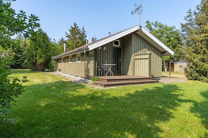 Ferieudlejning for 4 personer, med terrasse i Hou