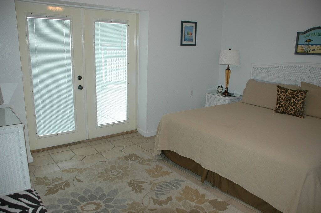 Ultimatives Familienferienhaus - beheizter Pool! Spielzimmer! Auf Ground Level! in Pensacola Beach, Emerald Coast