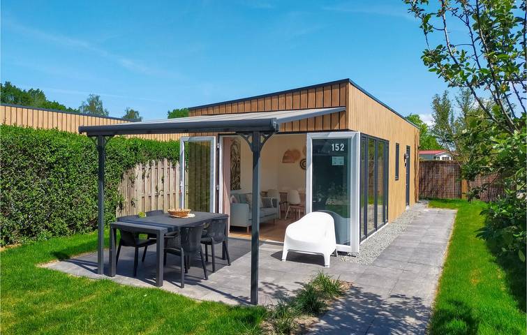 Vakantiehuis voor 4 personen, with zwembad and terras as well as tuin, met huisdier in Heinkenszand