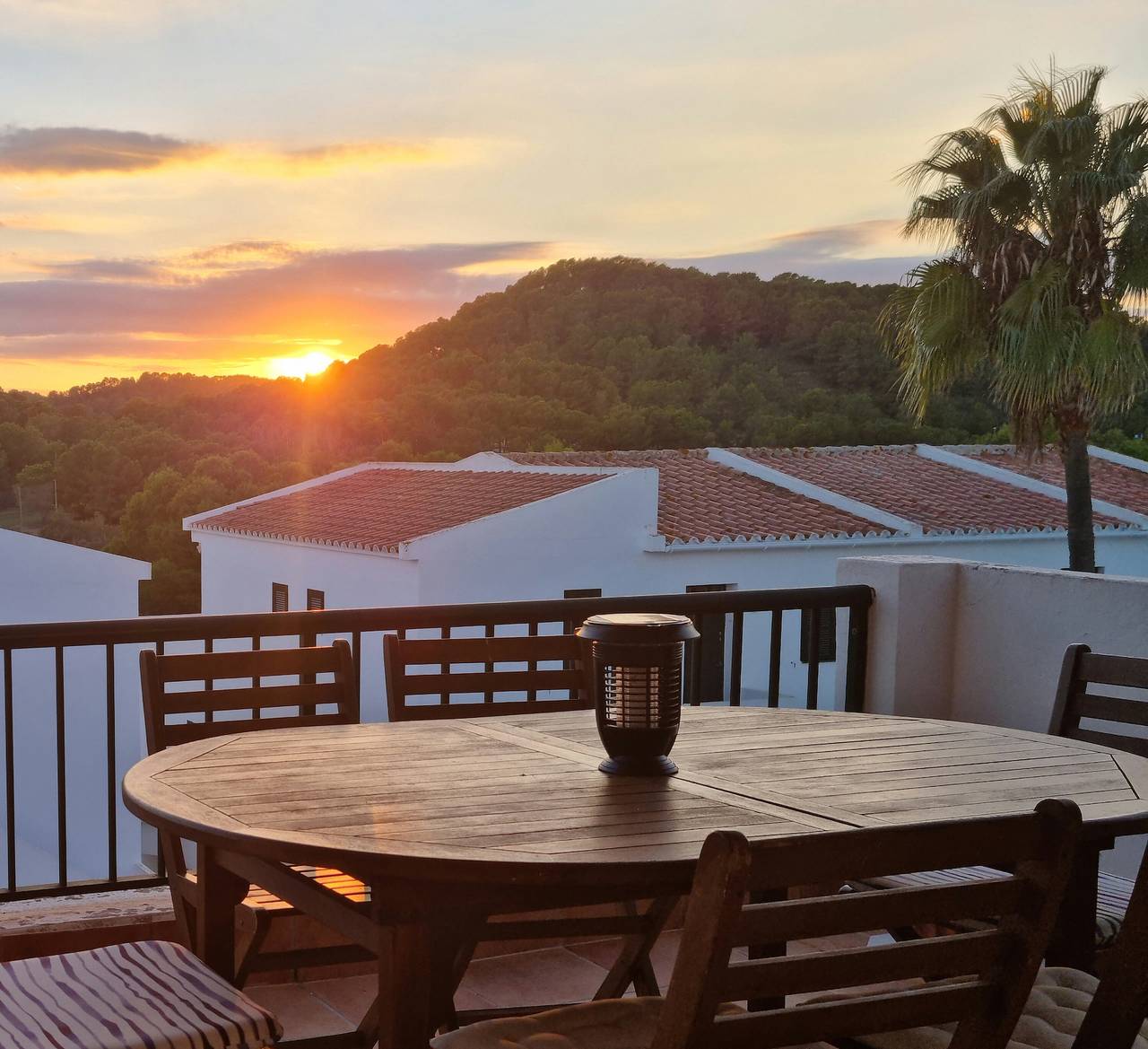Apartamento entero, Apartamento con encanto "El Ton" cerca de la playa con campo de golf, piscina, jardín y Wi-Fi in Son Parc, Es Mercadal