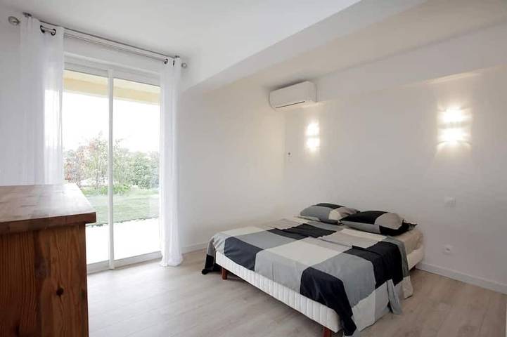 Gîte pour 6 personnes, avec jardin à Biot - 2