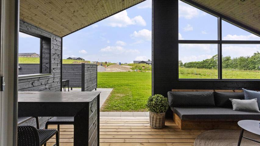 Sommerhus ved Skåstrup Strand med udespa og sauna in Skåstrup Strand, Lillebælt