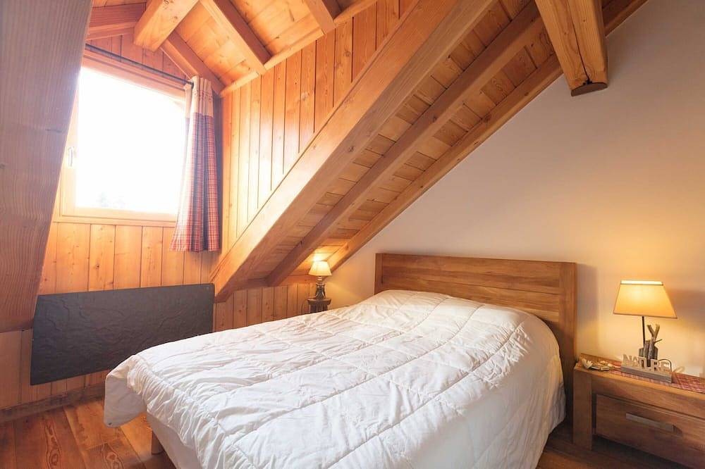 Geheel appartement, Apt Catherine - beautifully presented 3 bedroom duplex apartment, close to piste in Montgenèvre, Briançon en omgeving