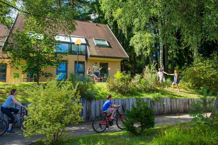 Parc de vacances pour 5 personnes, avec vue et jardin ainsi que piscine et terrasse à Soultzeren