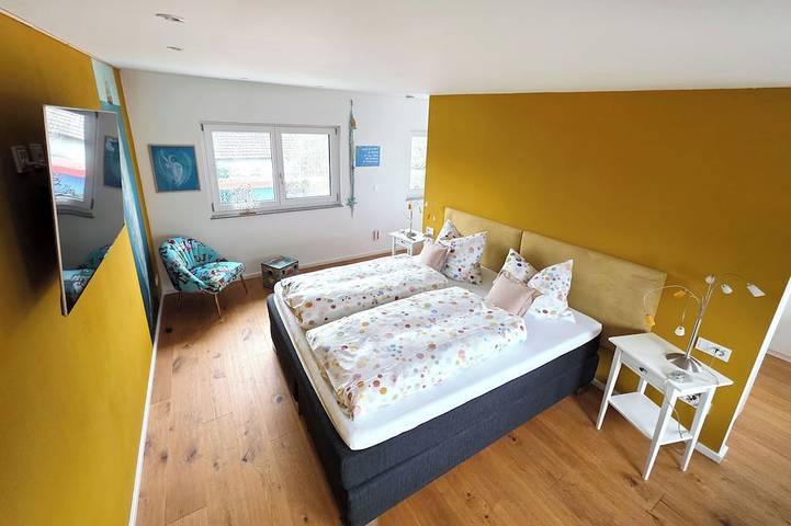 Ganze Wohnung, Moderne gepflegte und gemütliche Ferienwohnung in Donaustauf bei Regensburg 3 Sz in Donaustauf, Ostbayern