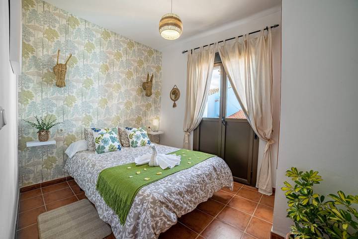 Holiday Home 'La Casa Del Bosque' with Mountain Views, Balcony & Wi-Fi in Júzcar, Málaga Province