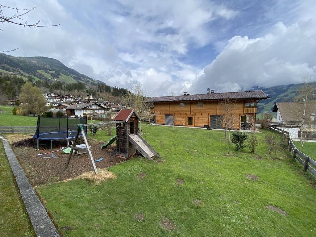 Vakantiehuis in Fügen met zwembad in Tux Alps, Fügen