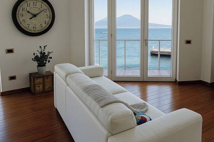 La Casa Sull Acqua in Posillipo, Naples