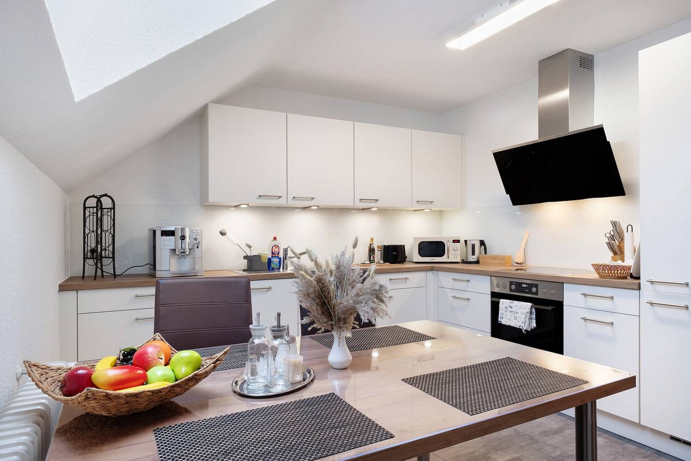 Apartamento inteiro, Apartamento 'Kessler Waldblick' com varanda e Wi-Fi in Hausern, Floresta Negra do Sul