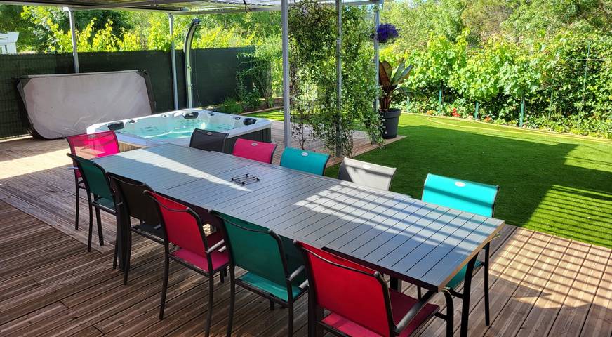 Location de vacances pour 4 personnes, avec jacuzzi, adapté aux familles à Bosc - 3