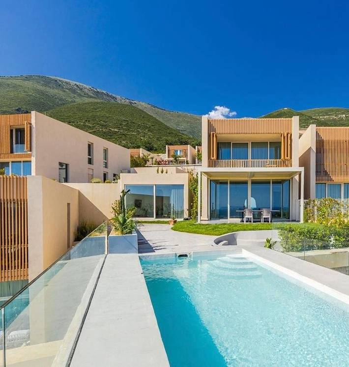 Villa mit pool für 8 Personen, mit Ausblick und Pool sowie Kinderpool und Garten, mit Haustier in Albanien