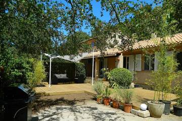 Gîte pour 5 personnes, avec terrasse et jardin à Roquevaire