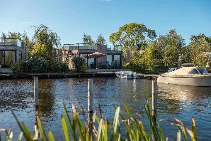 Vakantiepark voor 4 personen, with Balkon/Terras and Terras as well as Tuin in Nederland