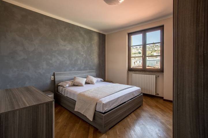 Villa with awesome lake view a few steps from the beach by Heart of Garda in San Felice del Benaco, Montagnes autour du lac de Garde