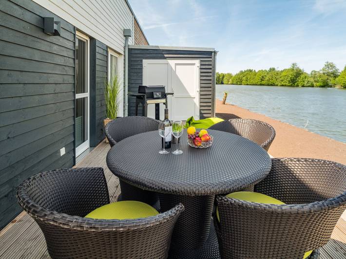 Ferienwohnung für 4 Personen, mit Seeblick und Sauna sowie Terrasse in Tossens
