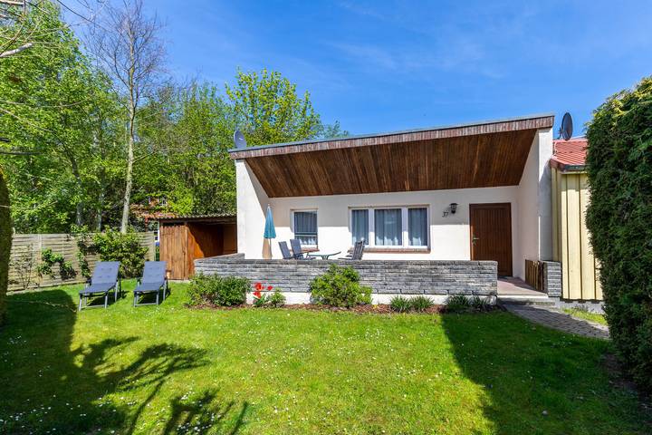 Bungalow für 4 Personen, mit Terrasse und Garten in Boltenhagen - 2