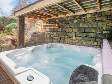 Log Cabin for 5 People in West Yorkshire, Yorkshire, Photo 1