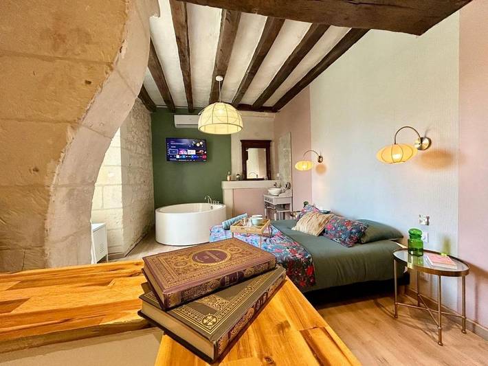 Location de vacances pour 2 personnes, avec Jacuzzi et Sauna à Crouzilles