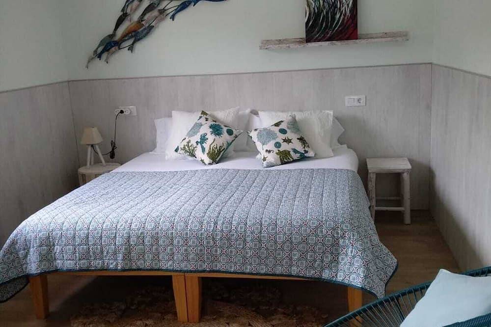 Casa con Jardín Individual y a 400 Metros de las Playas y Paseo Marítimo in Burela, Galician Coast