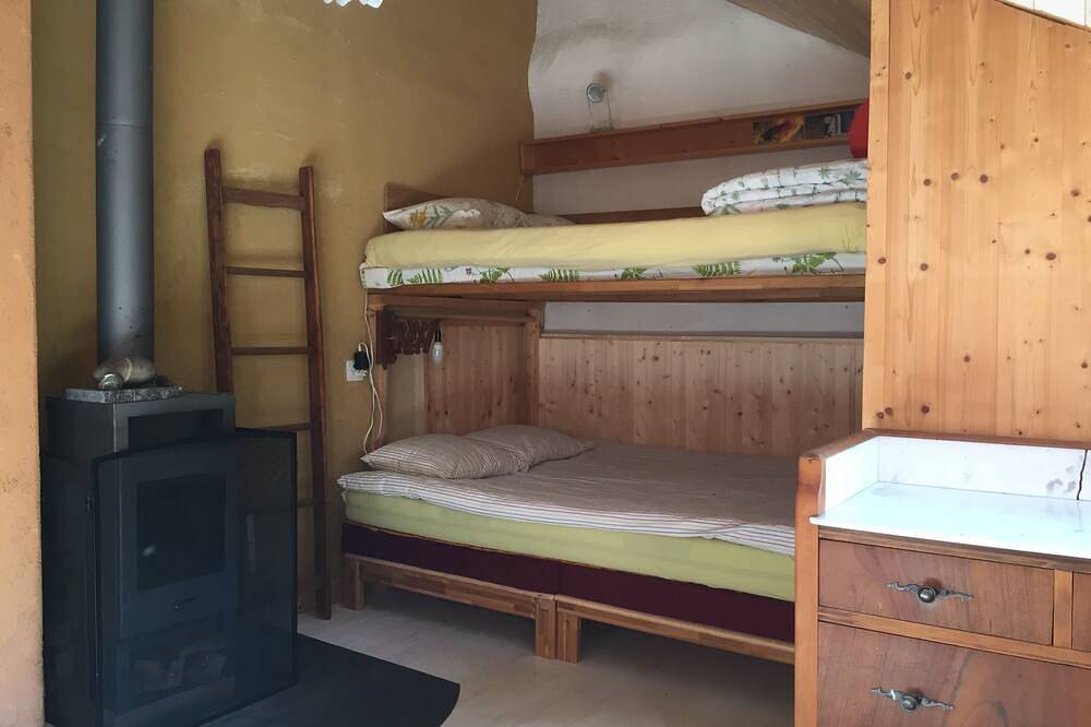 Ganze Wohnung, 2 Zi.Wohnung im mittelalterlichen Dorfkern in Waldenburg (Schweiz), Aargau-Basel