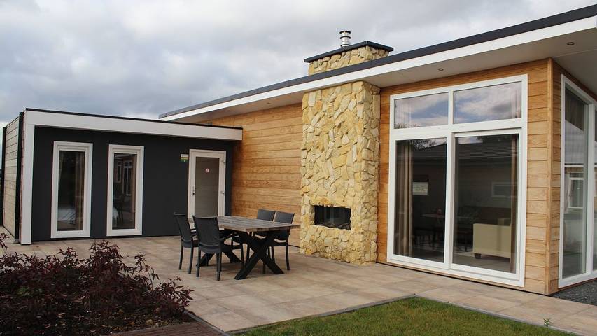 Vakantiehuis voor 4 personen, with zwembad and sauna as well as tuin and terras in Bemelen